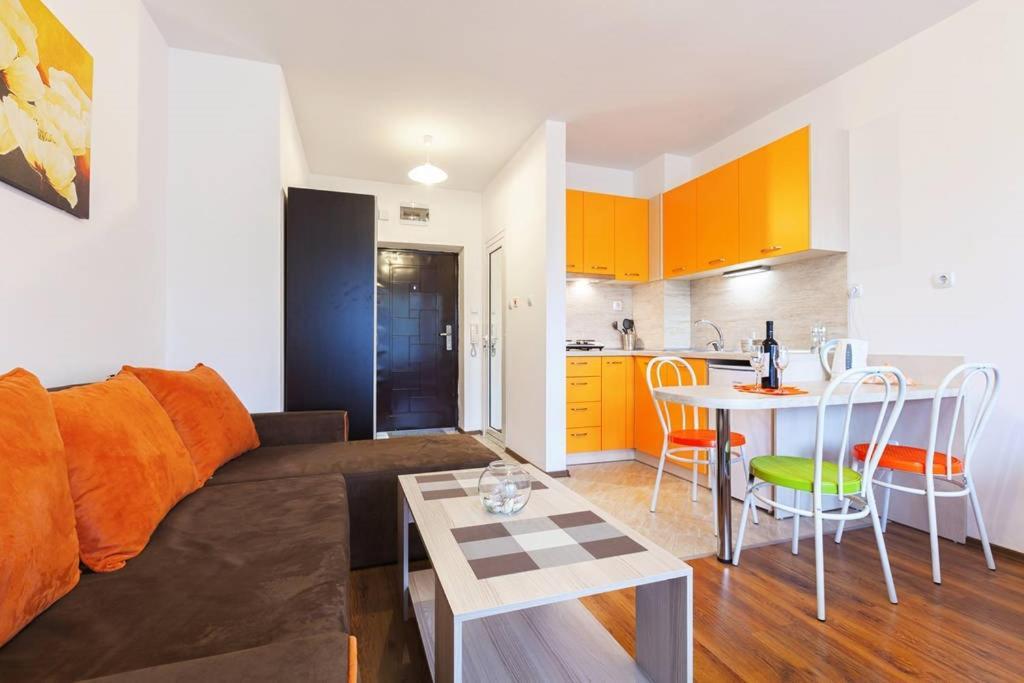 Студио Ларина Burgas Exterior foto